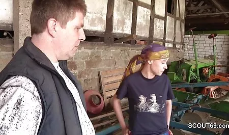 Дівчинка інтим за гроші відео великий чорний член підроблені таксі водій жінка